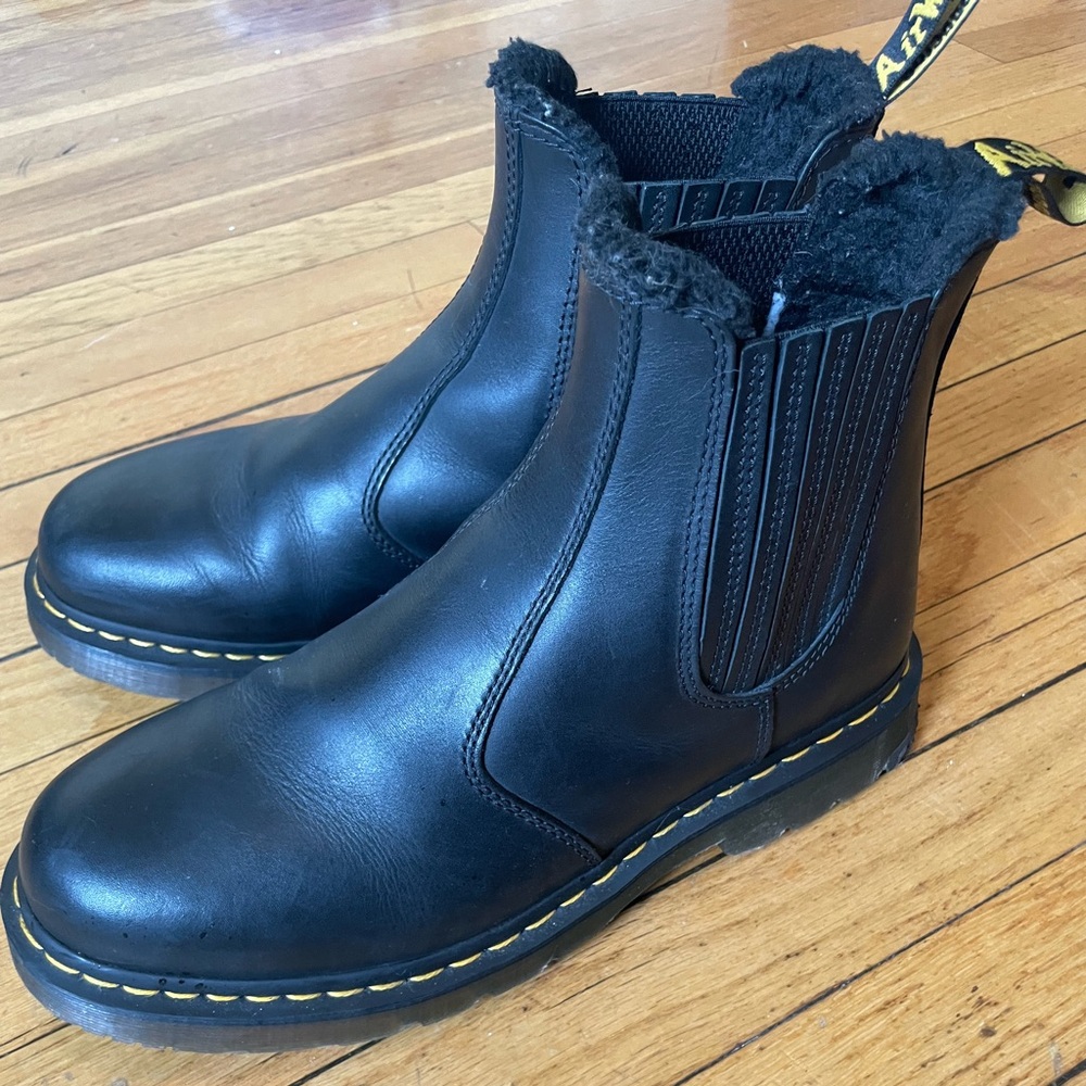 Dr. Martins 2976 fur lined Chelsea boot M11 W12